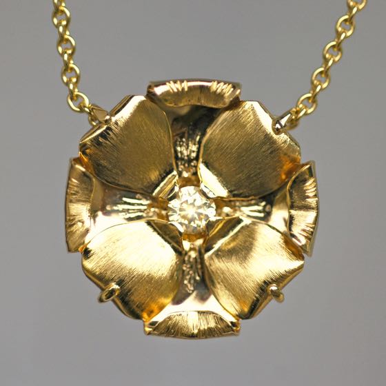 Goldamulett Five